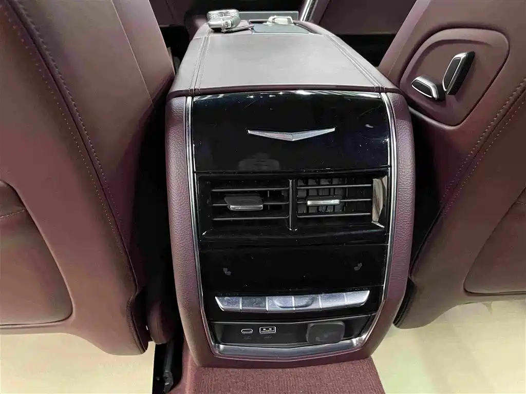 Фото 18 - Cadillac CT6