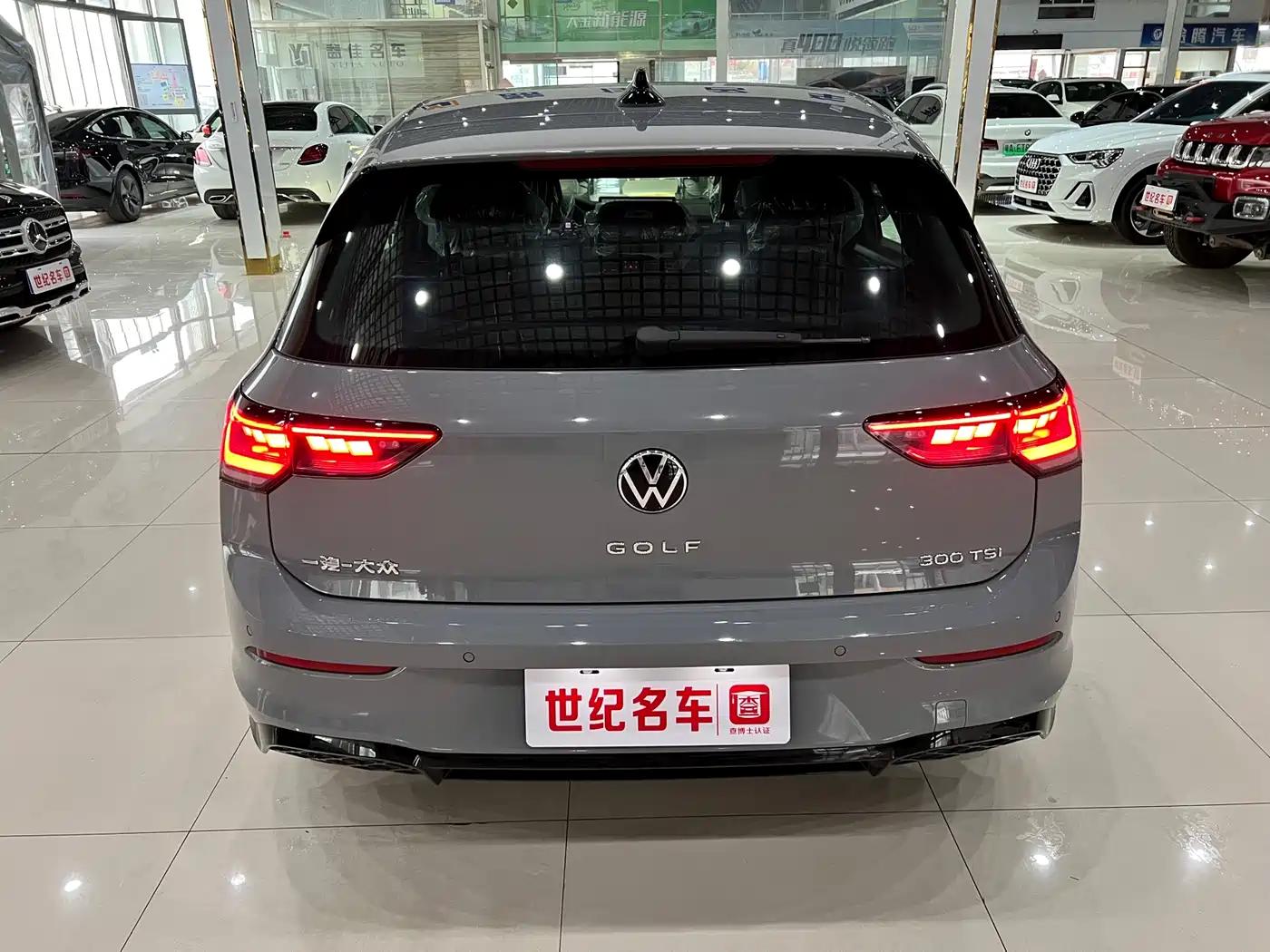 Volkswagen Golf 2025 Facelift 300TSI R-Line фото 4