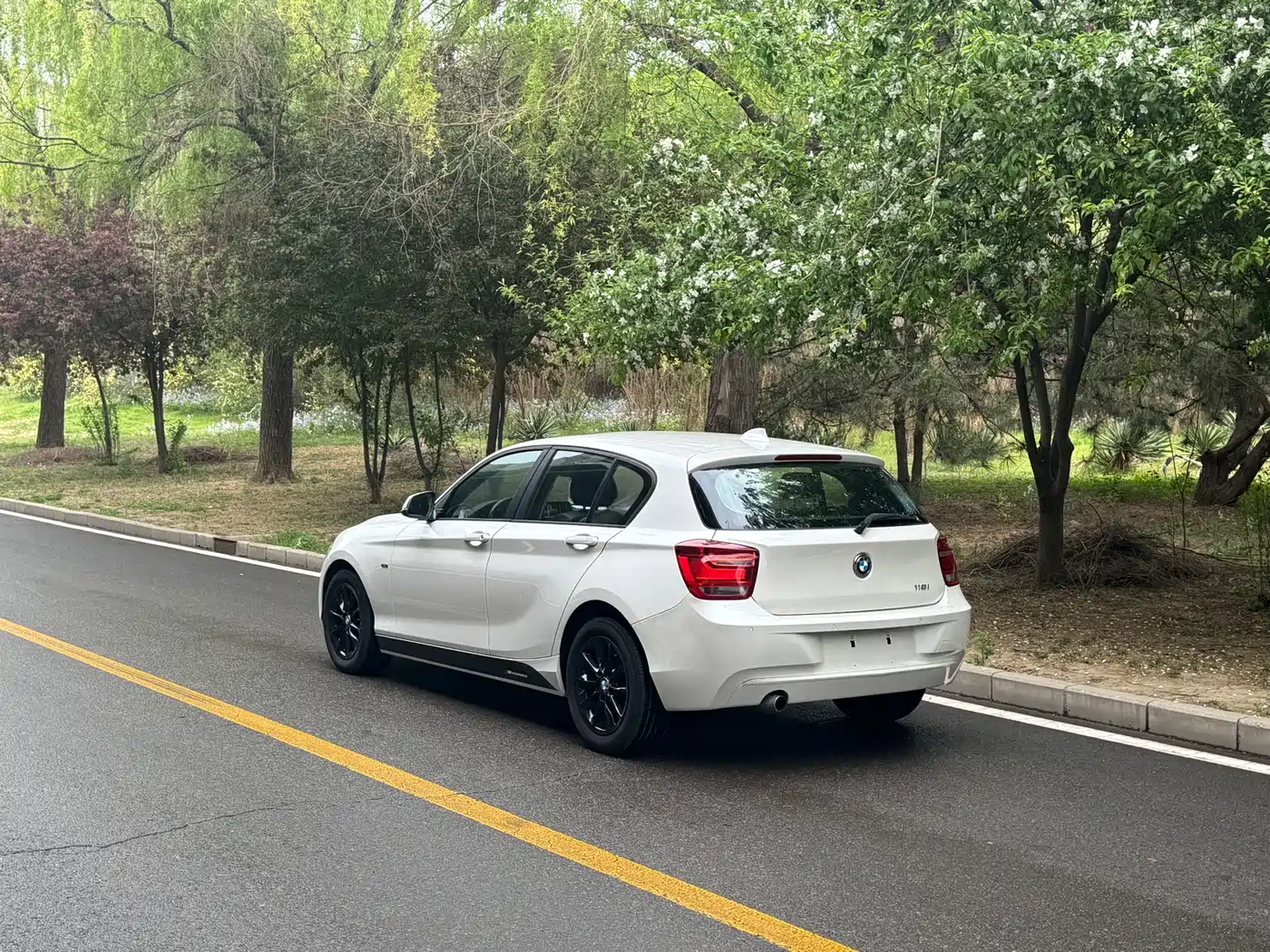 BMW 1 Series (Import) 2013 Facelift 116i Urban Model фото 3