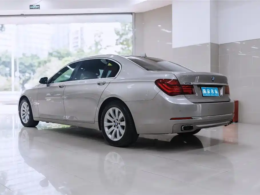BMW 7 Series 2013 Model 740Li Luxury фото 6