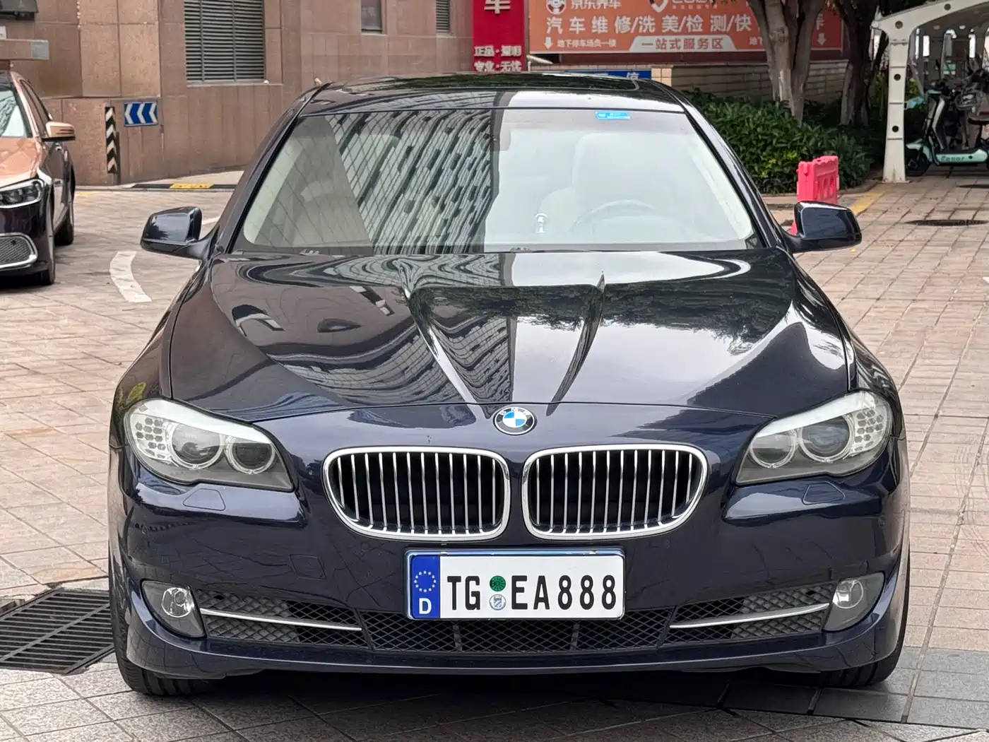 BMW 5 Series 2011 528Li Luxury фото 2
