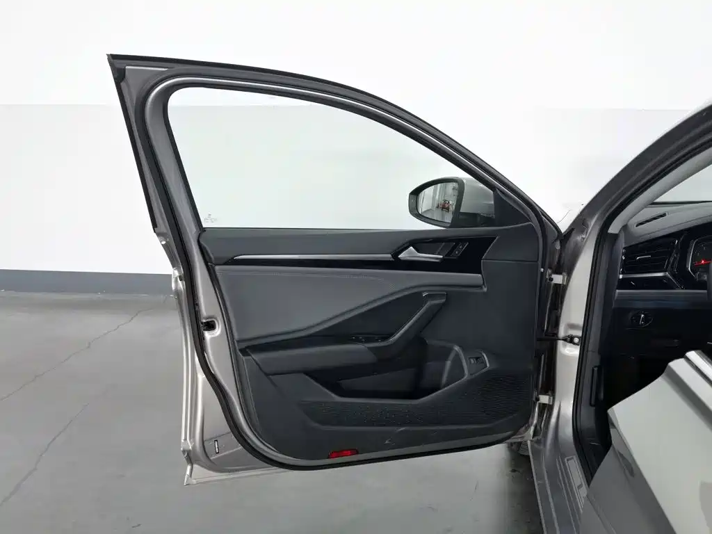 Фото 8 - Volkswagen Sagitar