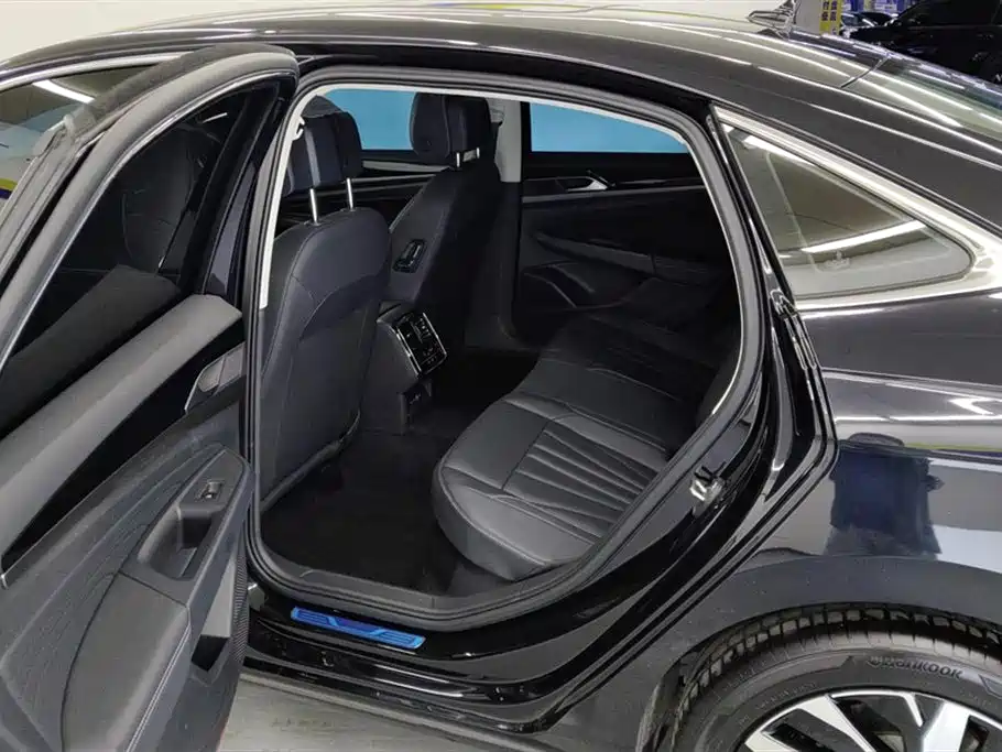 Volkswagen Passat 2025 Outstanding 380TSI Dragon Soaring Edition фото 11