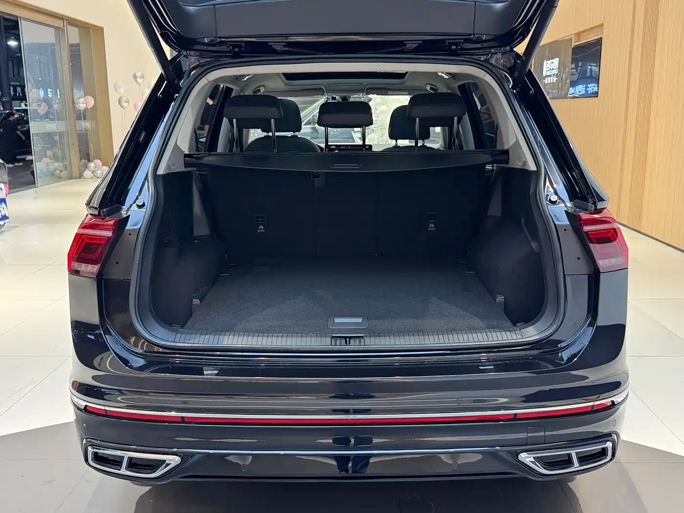 Volkswagen Tiguan L 2022 330TSI Auto 2WD R-Line Premium Edition фото 11
