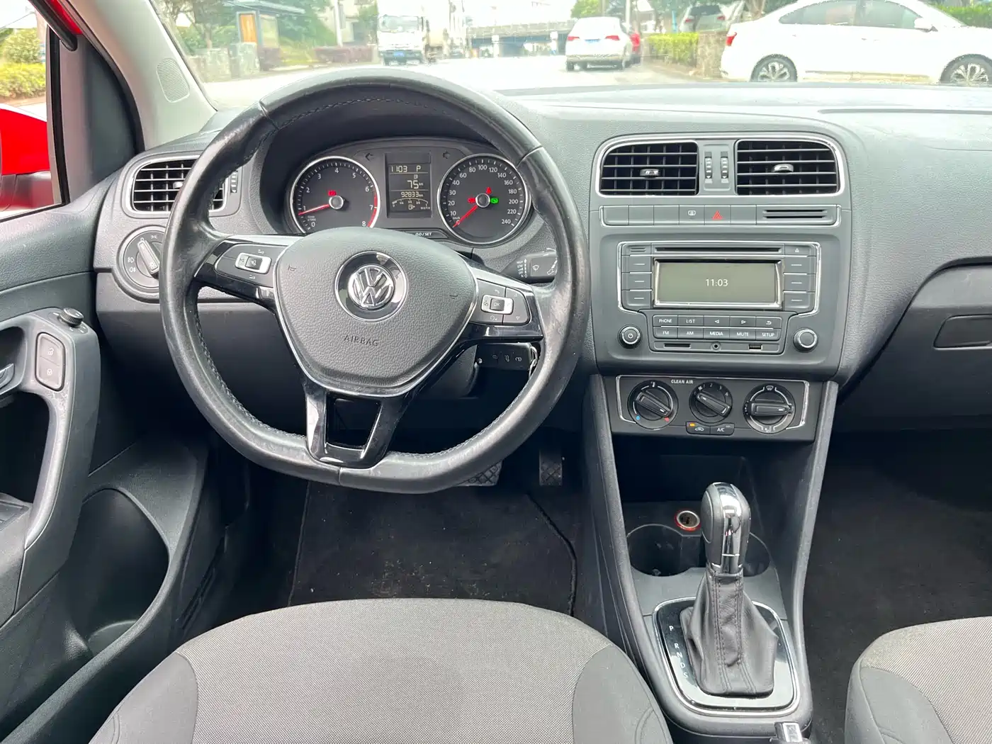 Volkswagen Polo 2016 1.6L Automatic Comfort фото 8