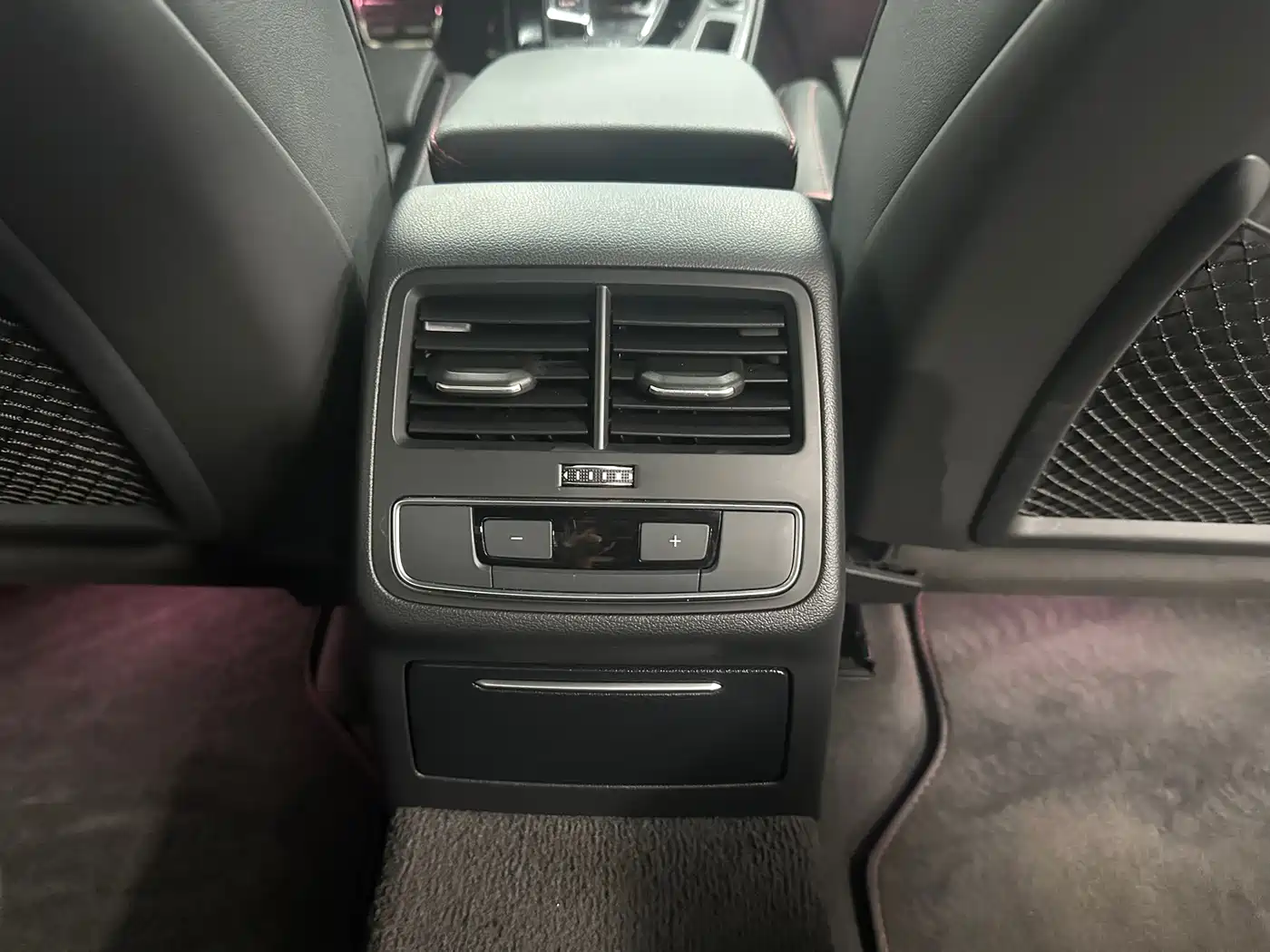 Фото 12 - Audi A4L