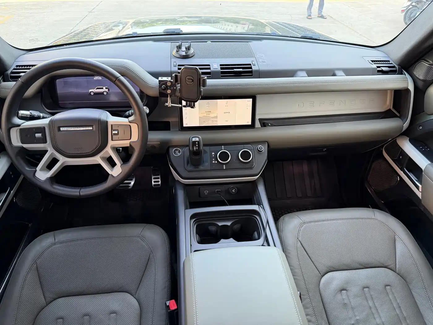 Photo 10 - Land Rover Defender