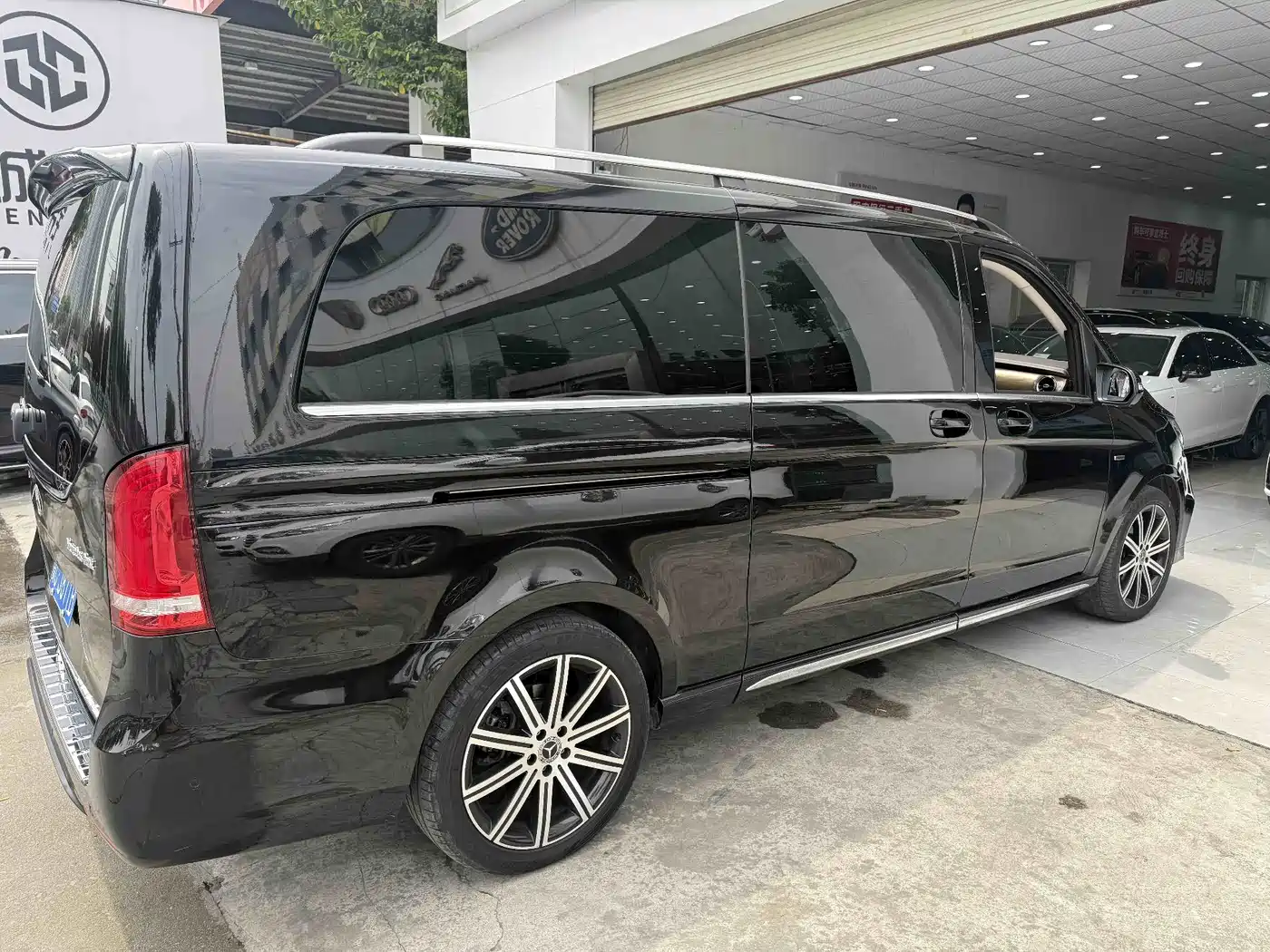 MERCEDES-BENZ V CLASS