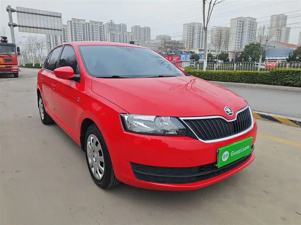 Škoda Skoda Rapid Spaceback 2016 Facelift 1.6L Manual Forward Edition фото 17