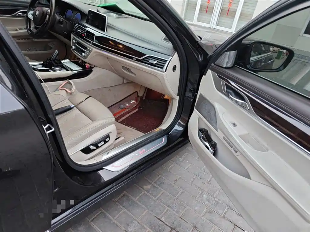 BMW 7 Series 2016 740Li Luxury фото 19
