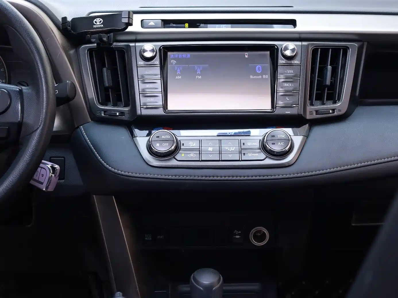 Toyota RAV4 Rongfang 2015 2.0L CVT 2WD Trend Edition фото 8