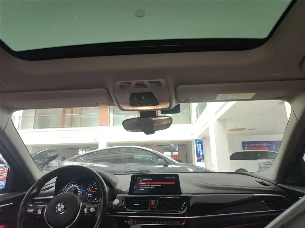 BMW 1 Series 2021 125i M Sport Black Night Edition фото 14