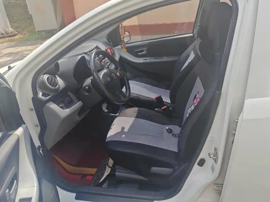 Фото 9 - Suzuki Alto