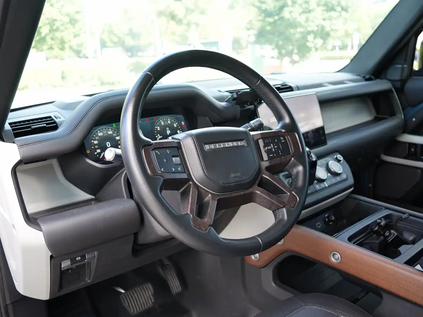 Фото 9 - Land Rover Defender
