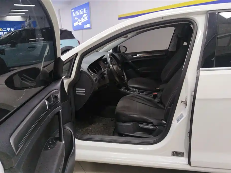 Volkswagen Golf 2014 1.6L Automatic Comfort фото 9