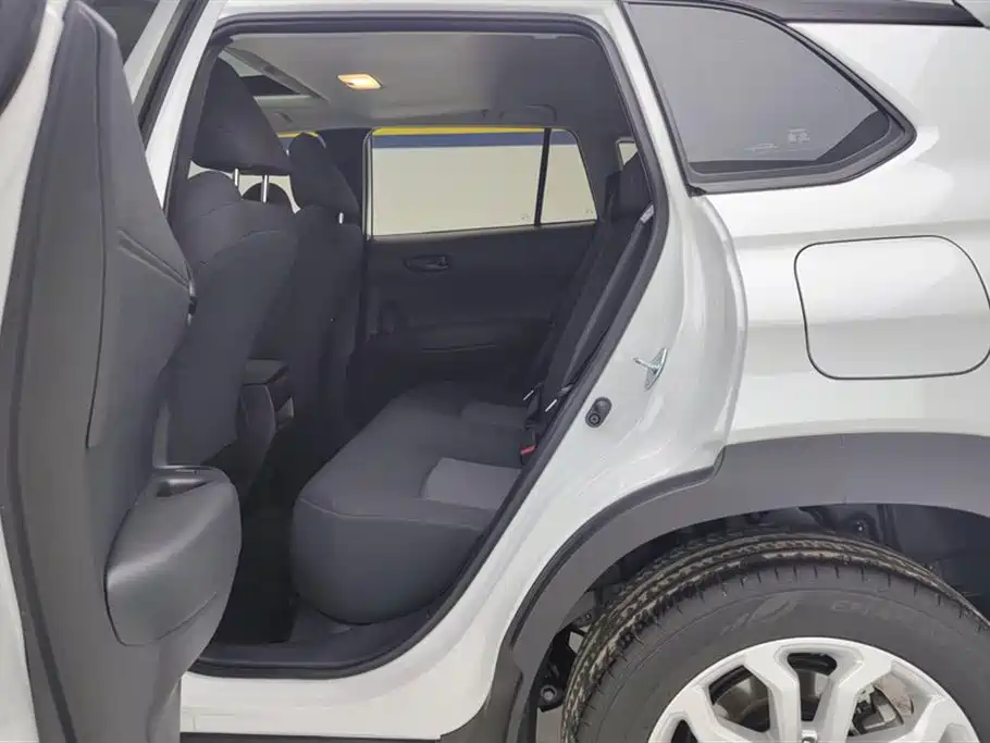 Toyota Frontlander 2023 2.0L CVT Leading Edition фото 11