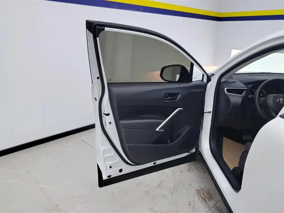 Toyota Frontlander 2023 2.0L CVT Leading Edition фото 7