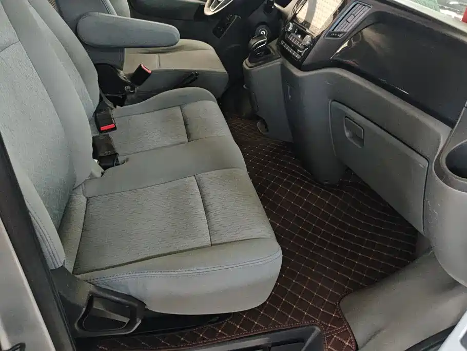 Foton Tuyano 2023 2023 2.0T Automatic Urban Edition Multi-function Short Wheelbase Medium Roof Rear Single Tire 5/6/9 Seater