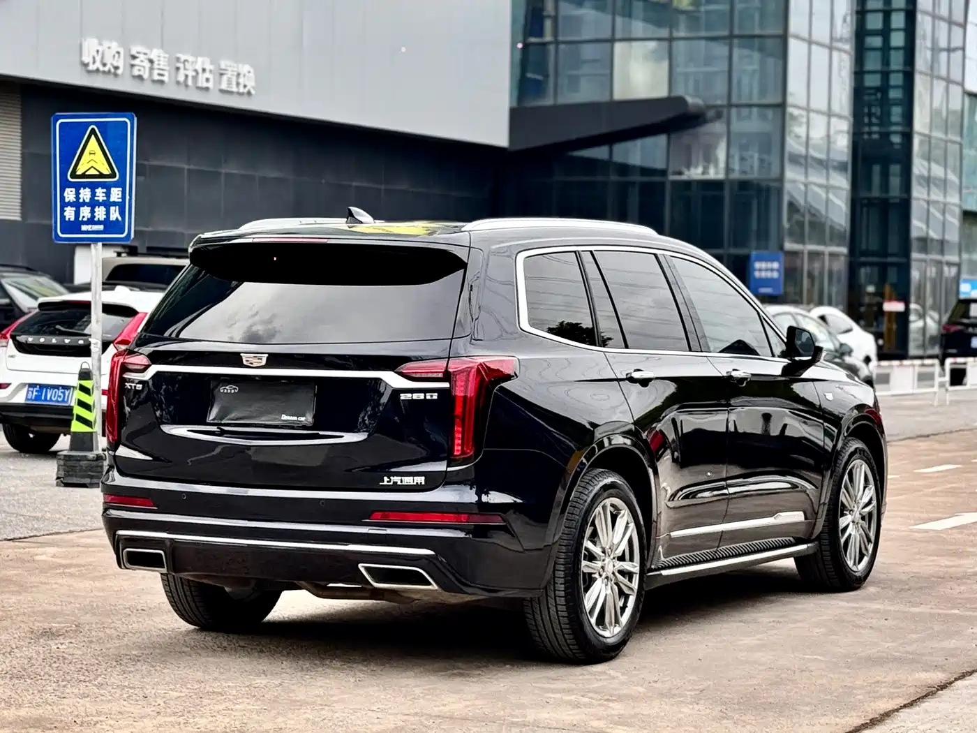 CADILLAC XT6