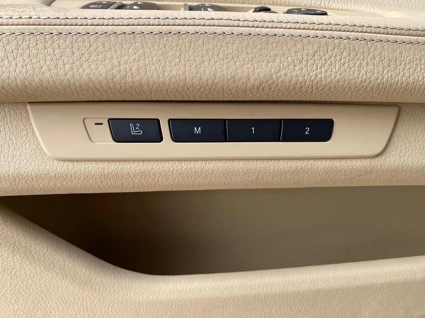 BMW 7 Series 2011 730Li Elegance фото 15