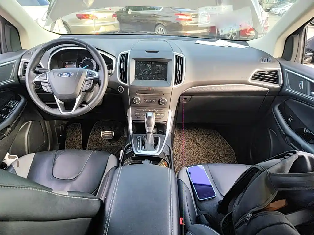 Фото 10 - Ford Edge