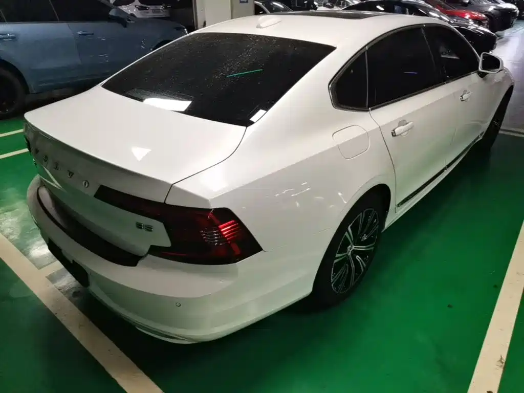 Photo 7 - Volvo S90