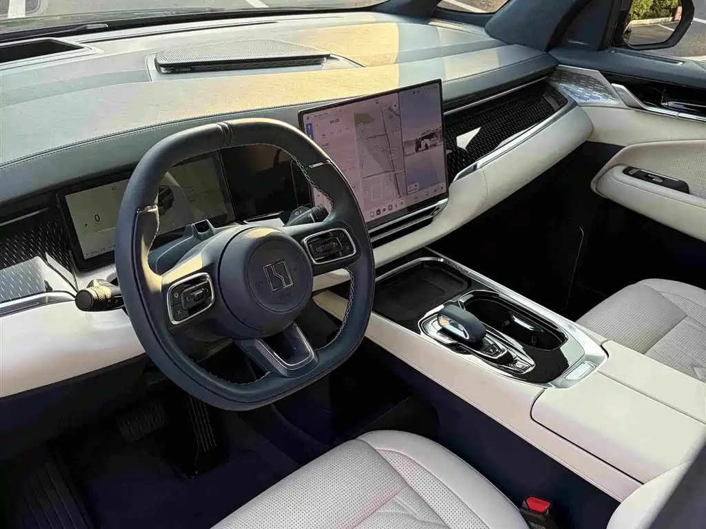 ZEEKR 009 2025 2024 6-seat Executive AWD 108kWh