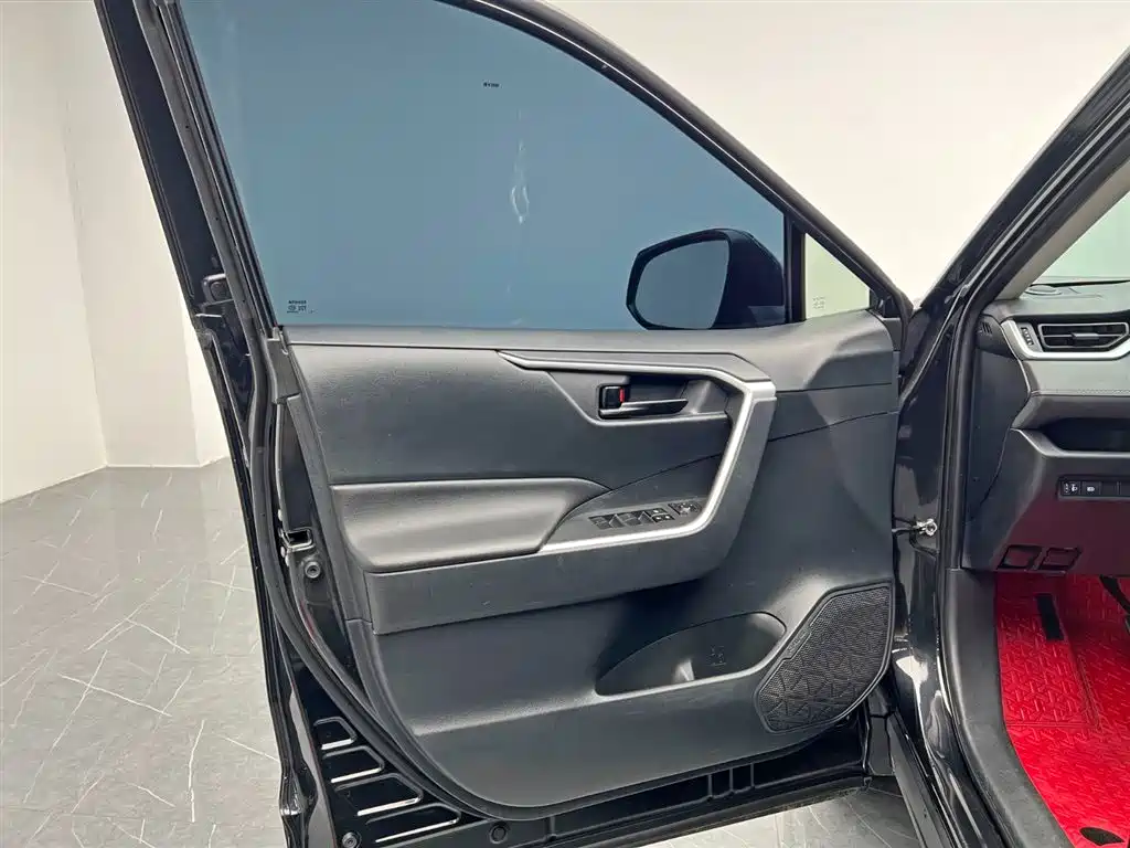 Toyota RAV4 Rongfang 2020 2.0L CVT 2WD Urban Edition фото 12