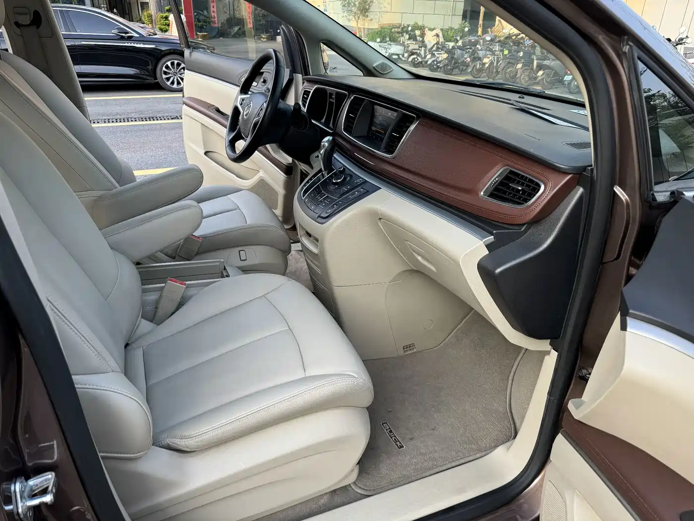 Фото 11 - Buick GL8