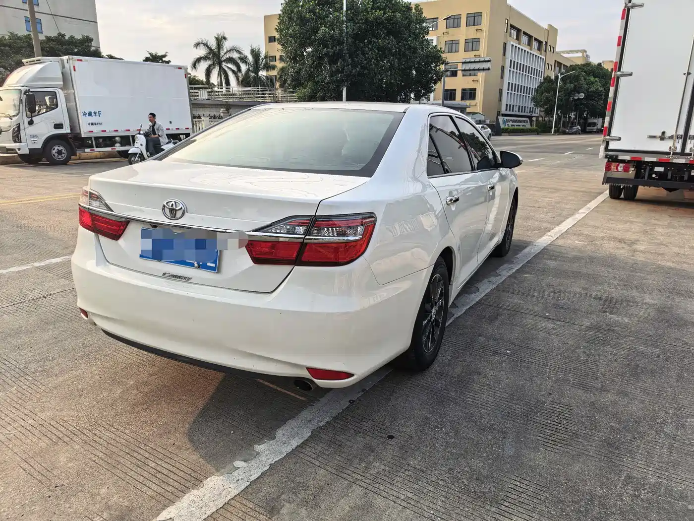Toyota Camry 2015 2.0G Leading Edition фото 11
