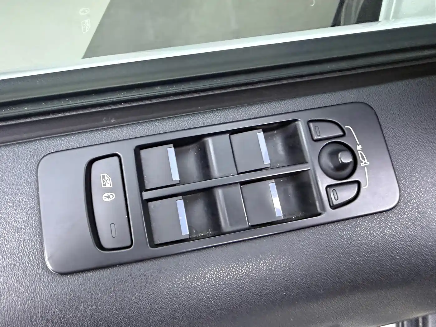 Land Rover Discovery Sport 2022 Model 249PS R-Dynamic S Performance Edition 5-Seater фото 16