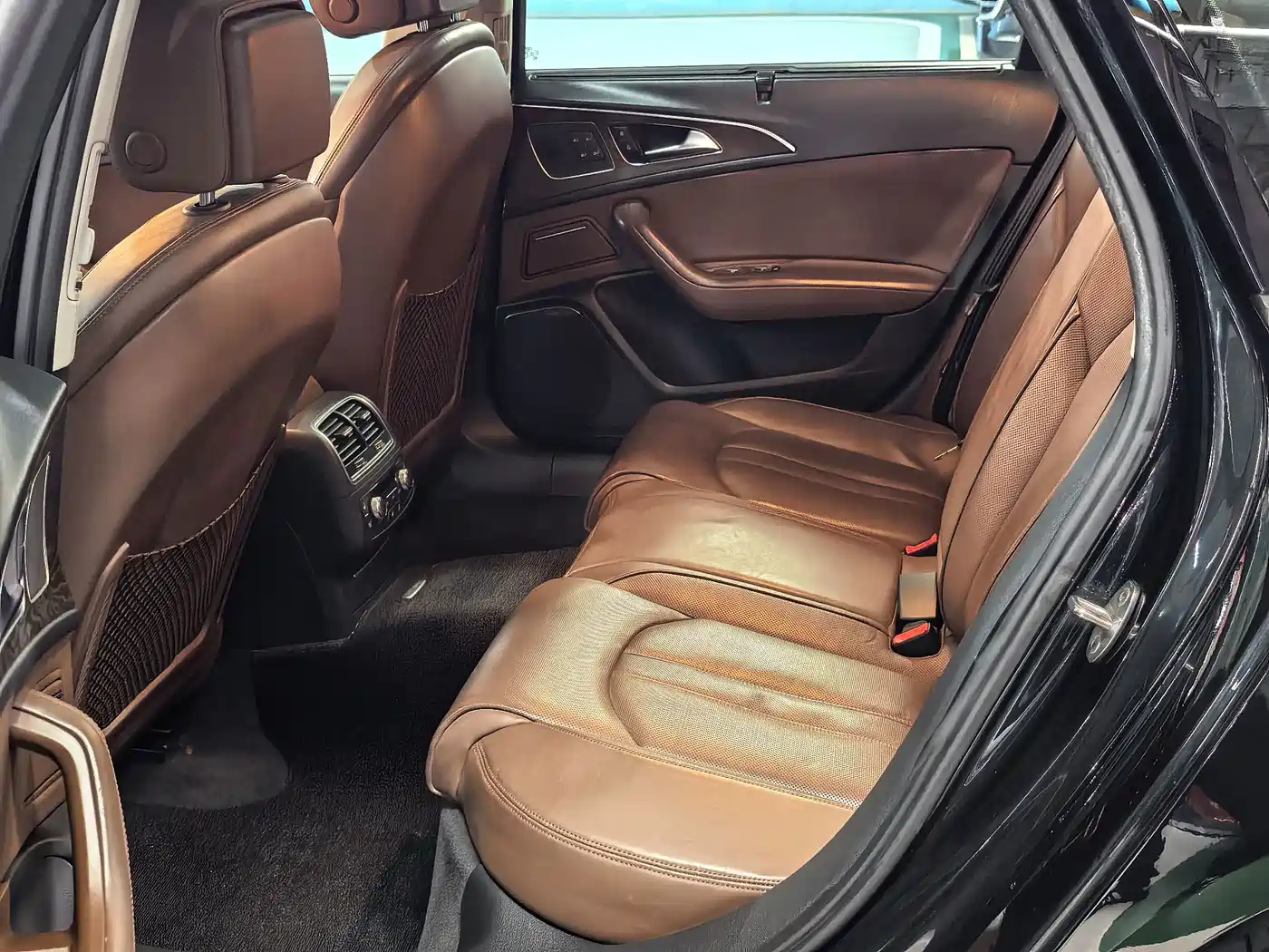 Фото 9 - Audi A6L