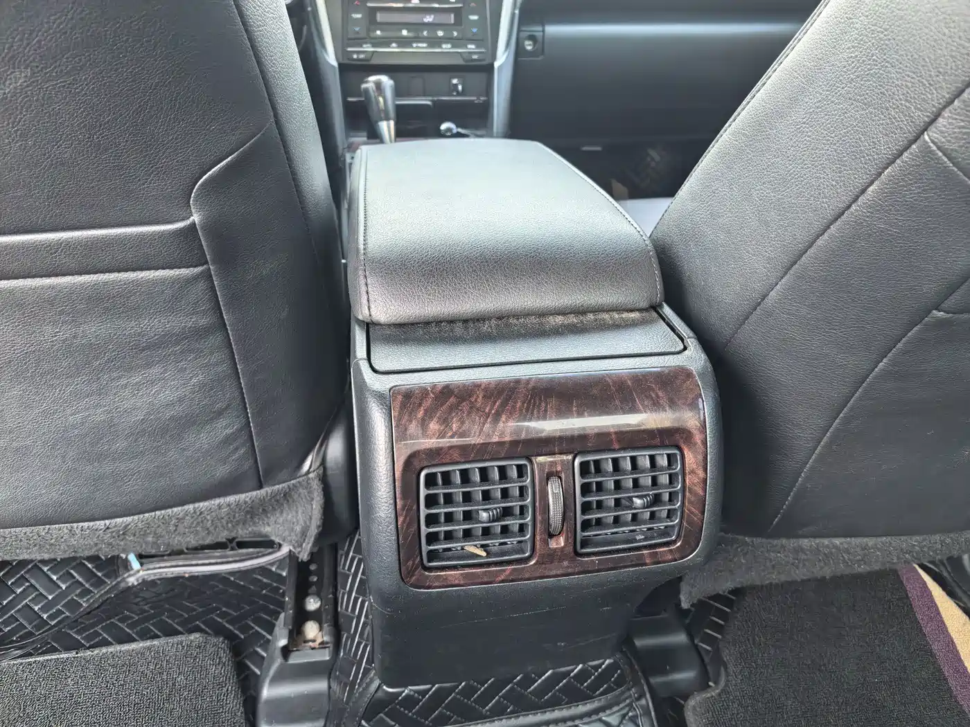 Toyota Camry 2015 2.0G Leading Edition фото 6