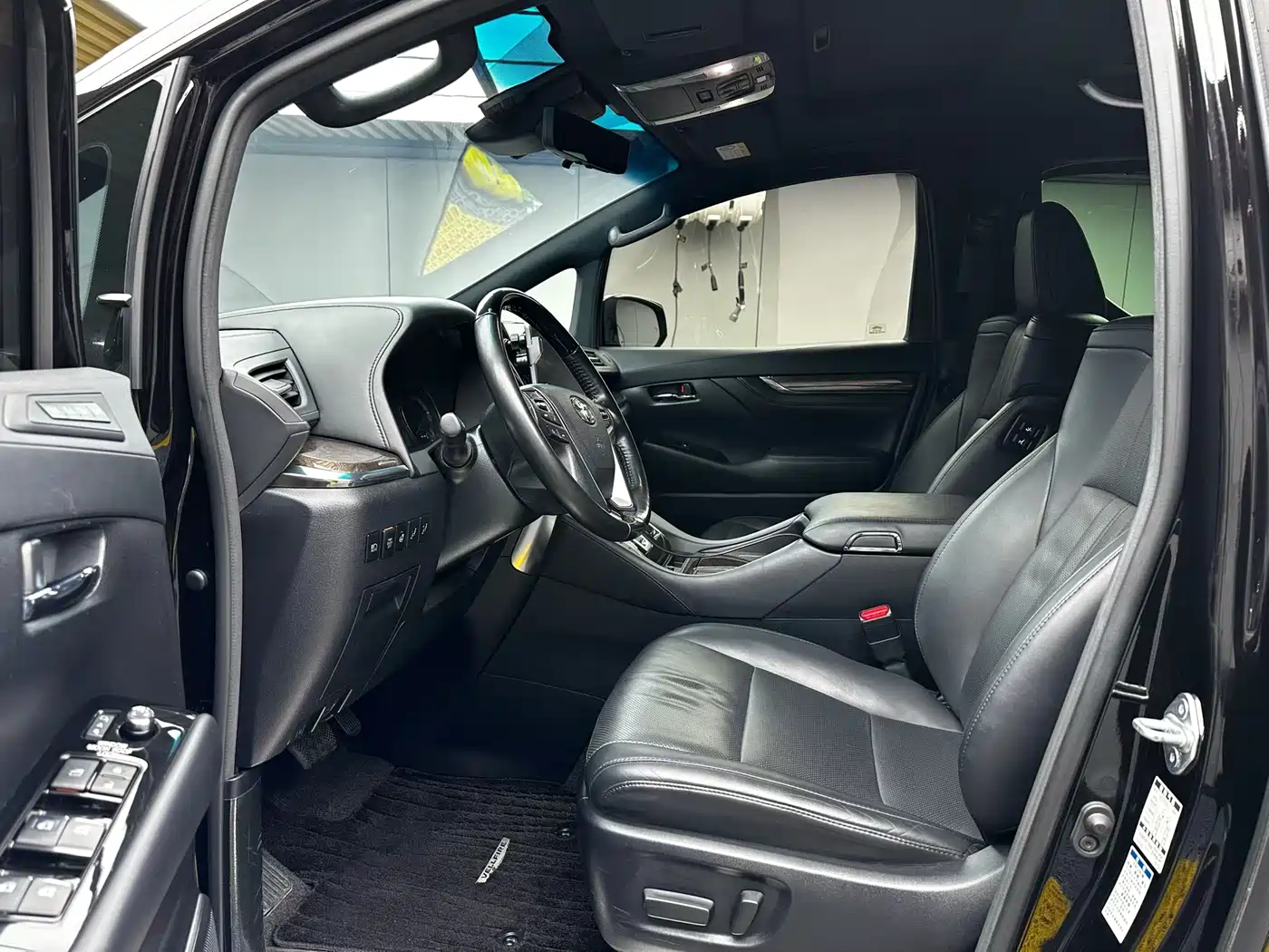 Toyota Alphard 2021 Hybrid 2.5L Premium фото 6