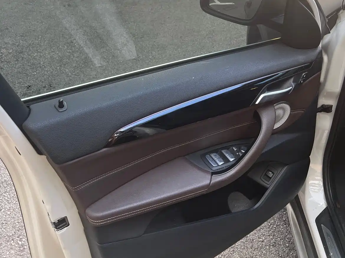 Фото 8 - BMW X1