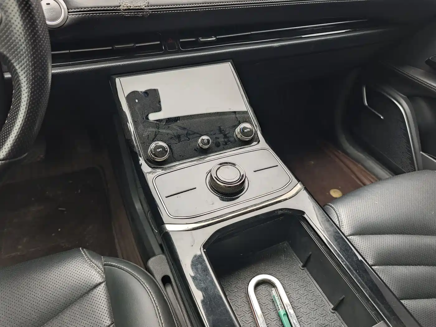 NEZHA AUTOMOBILE NEZHA U