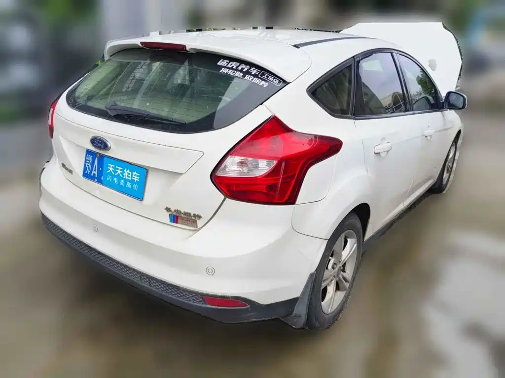 Фото 2 - Ford Focus