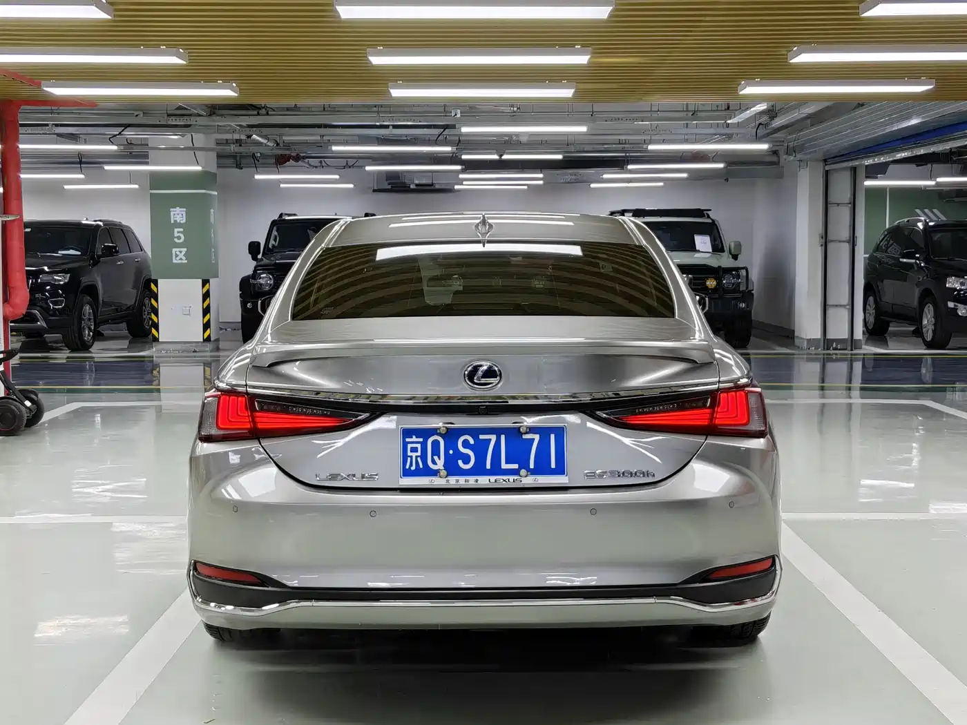 Lexus ES 2018 300h Excellence Edition China V фото 5