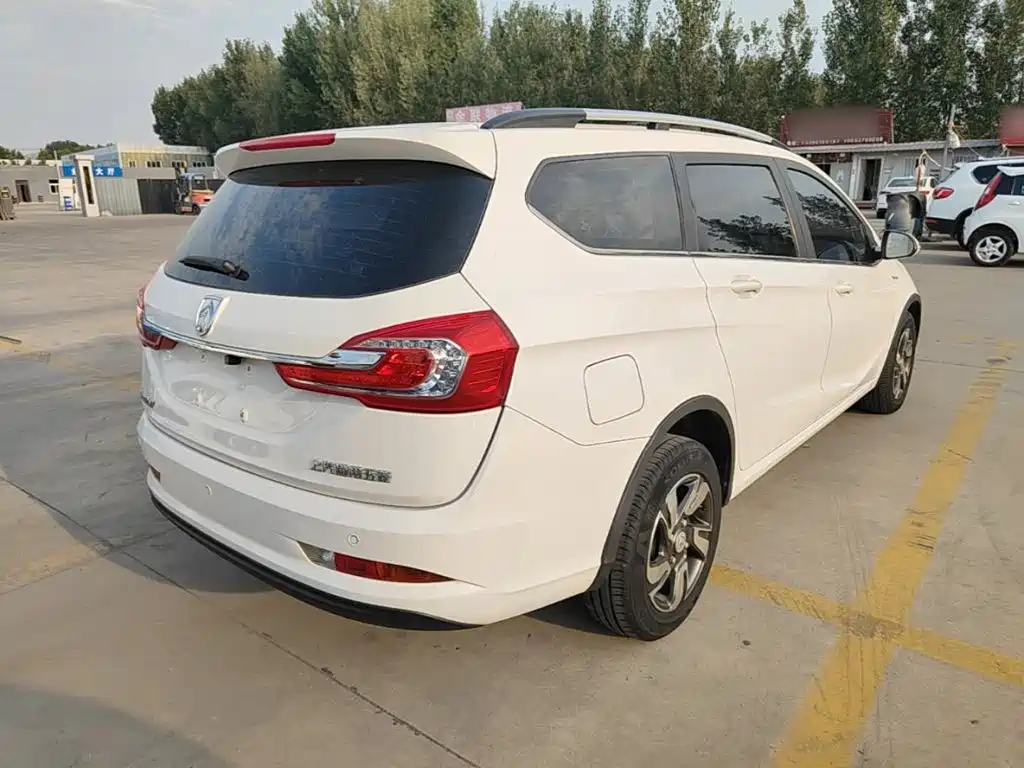 Baojun 310W 2020 2017 1.5L Manual Fashion Edition (China V)
