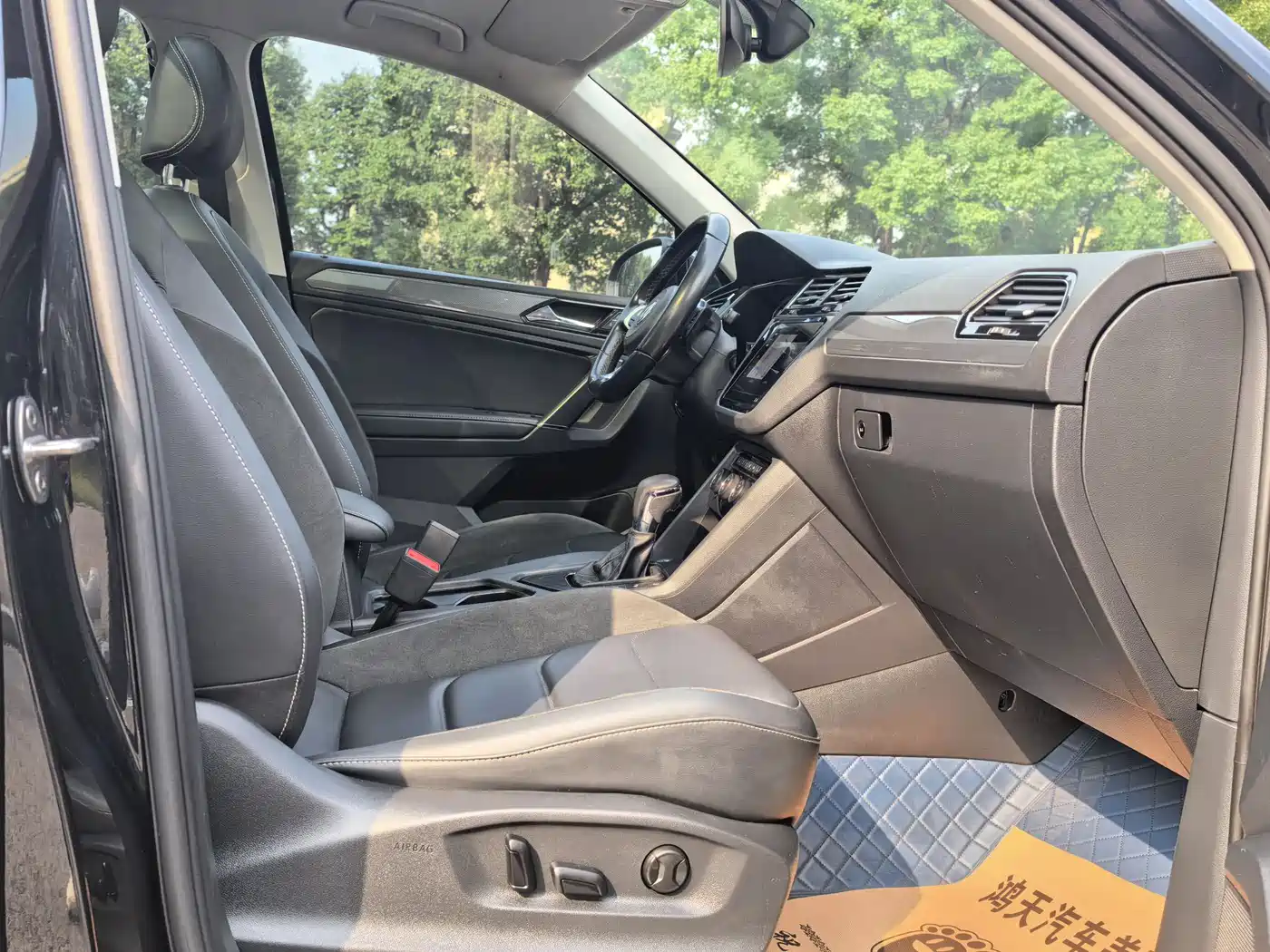 Volkswagen Tiguan L 2021 330TSI Automatic 2WD R-Line Premium фото 13
