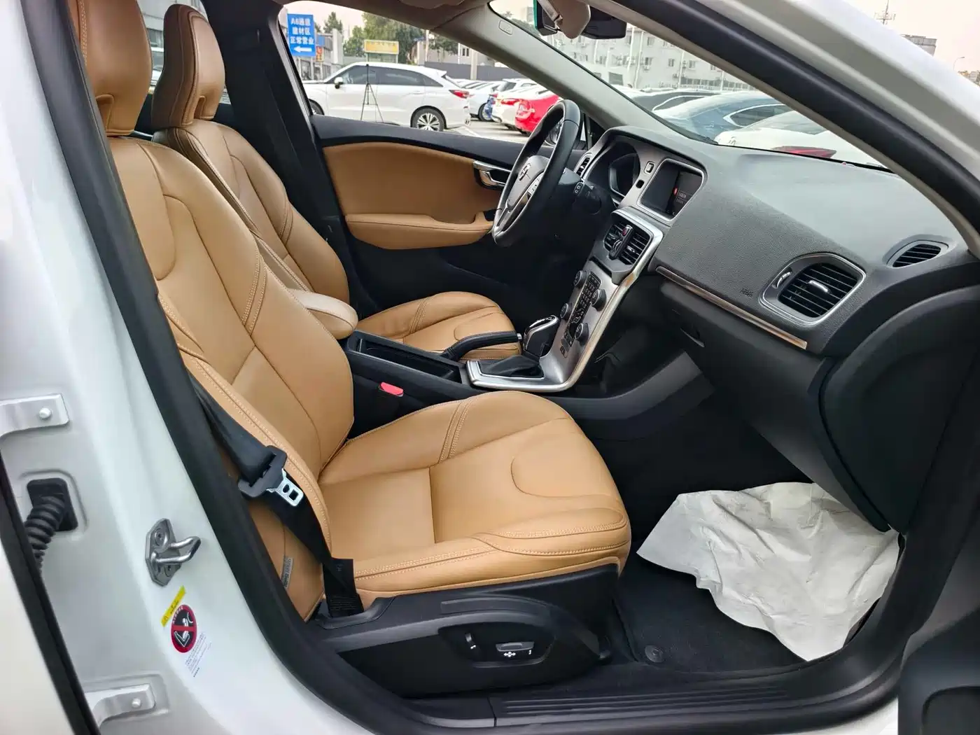 Volvo V40 2018 2018 T3 R-Design Edition
