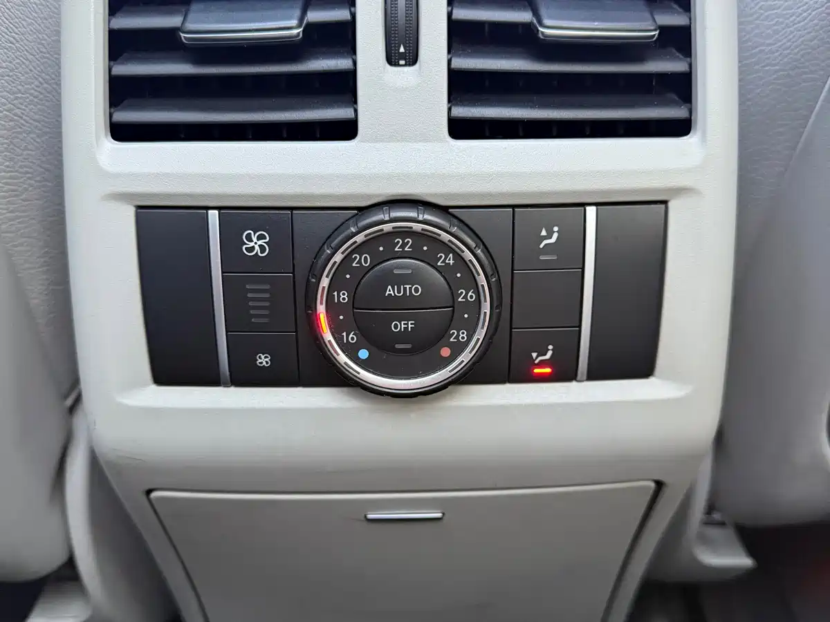 Mercedes-Benz M-Class AMG 2012 AMG ML 63 фото 8