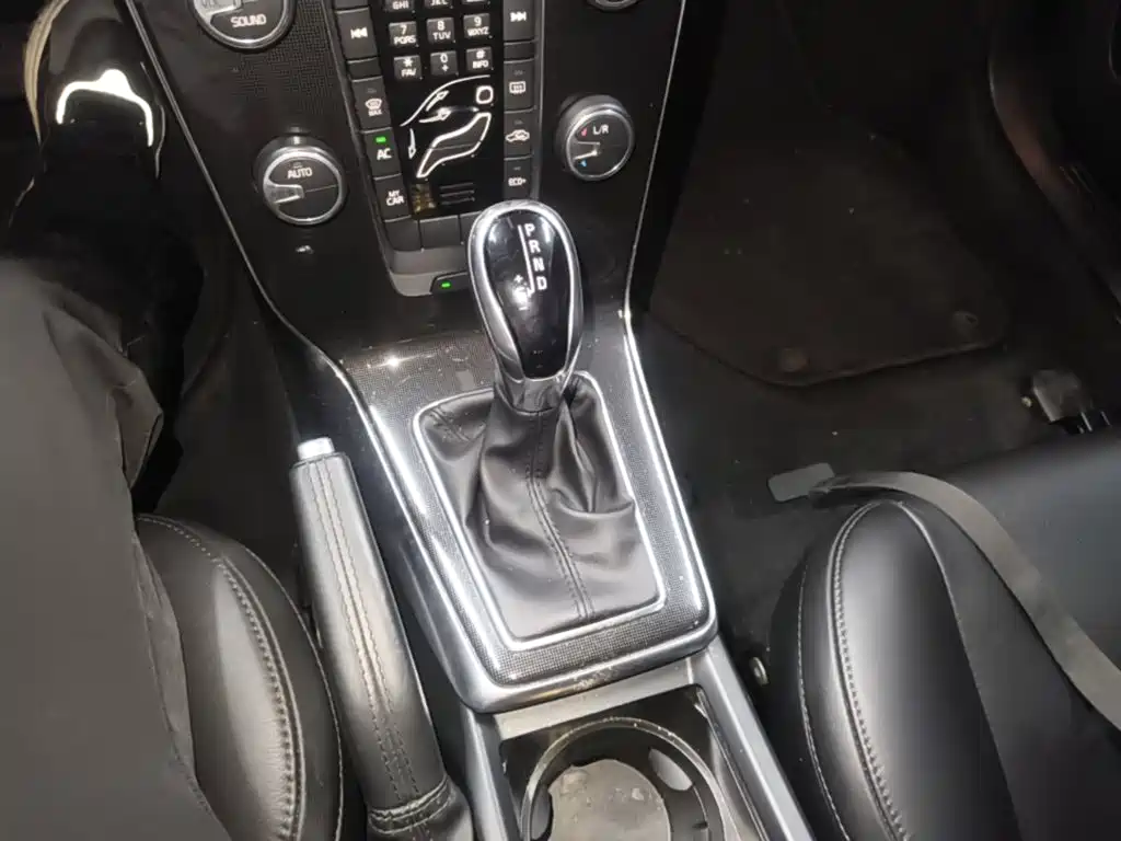 Фото 14 - Volvo V40