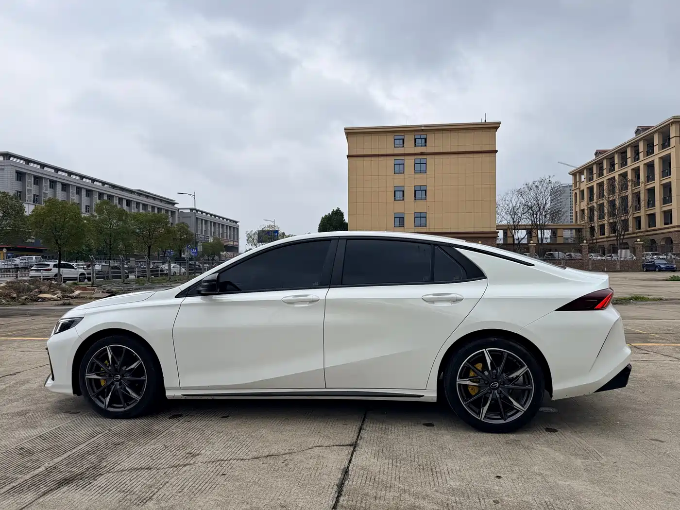 GAC Trumpchi Trumpchi Emkoo 2023 270T DCT J15 Edition фото 9
