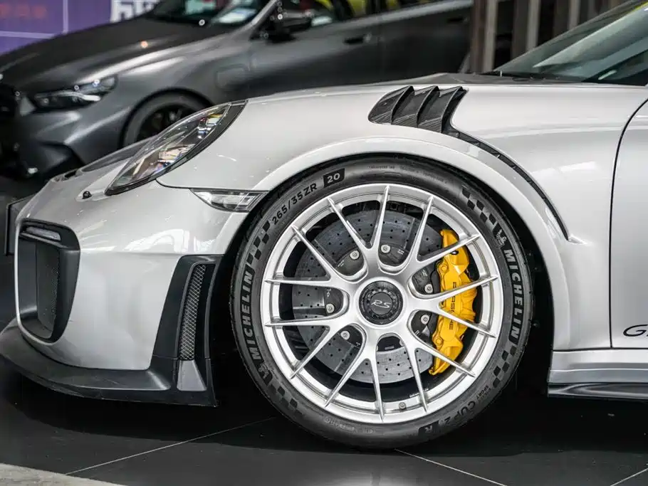 Porsche 911 2018 GT2 RS 3.8T фото 7