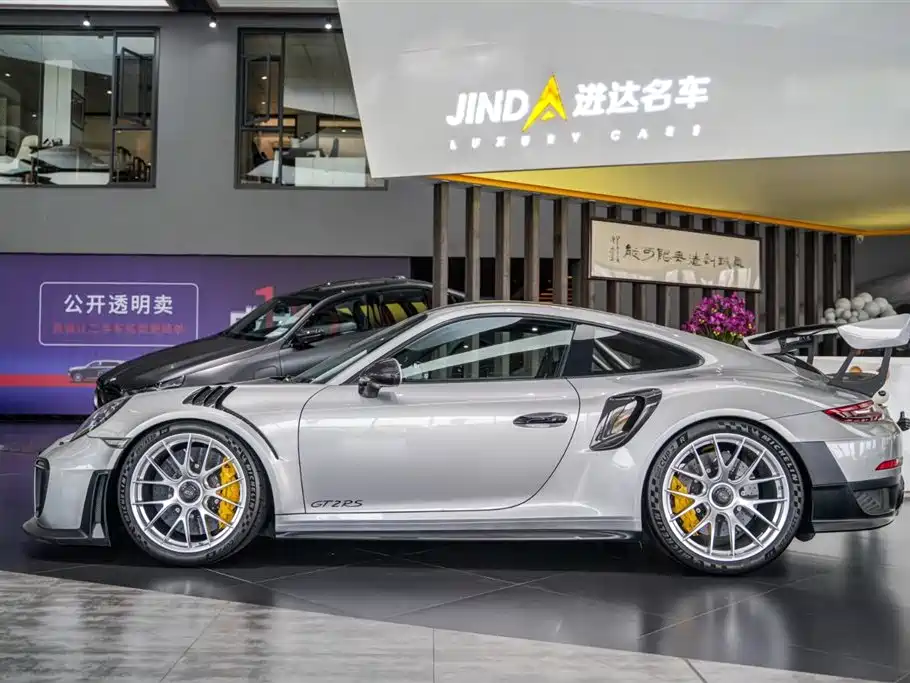 Porsche 911 2018 GT2 RS 3.8T фото 9