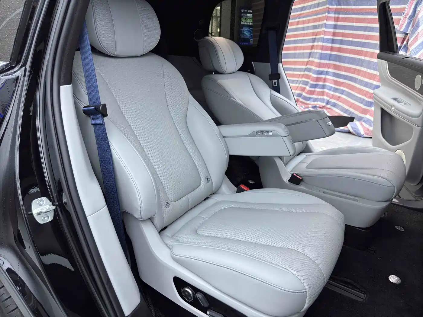  AITO Wenjie AITO M9 2024 Range Extender Max Edition 42kWh 6-seater 23