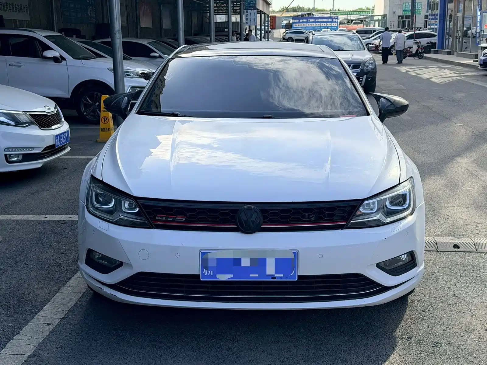 Photo 2 - Volkswagen Lamando