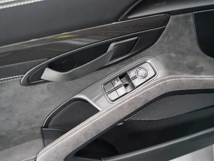 Porsche 911 2018 GT2 RS 3.8T фото 13