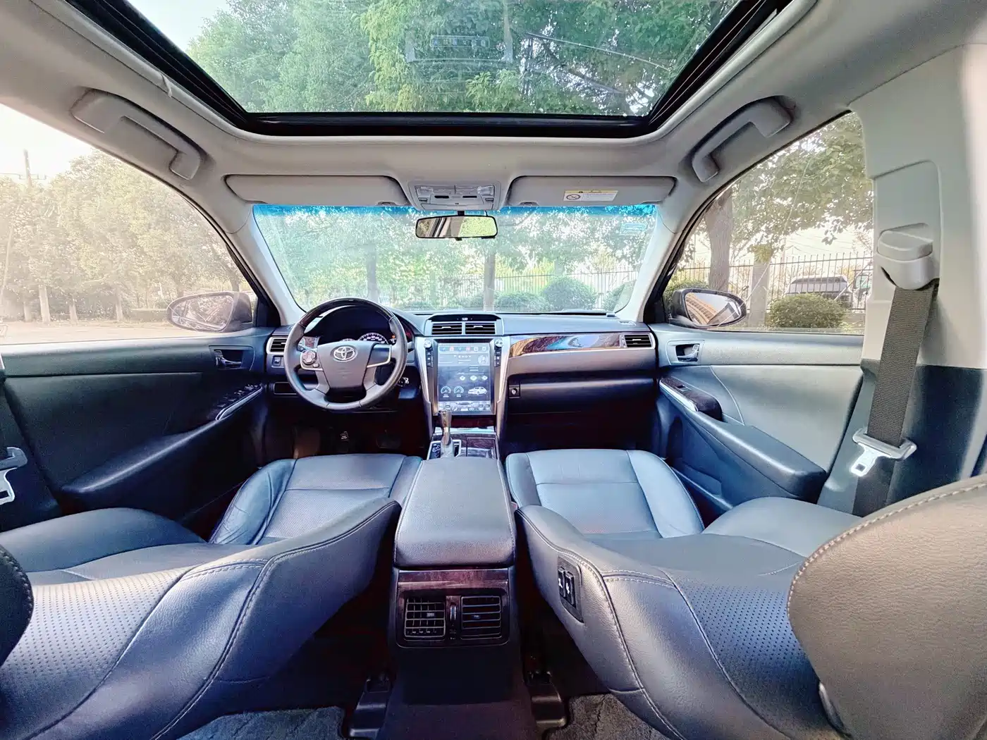 Photo 12 - Toyota Camry
